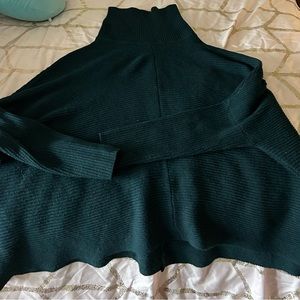 Hunter/ Deep Green Poncho. Sz. M/L